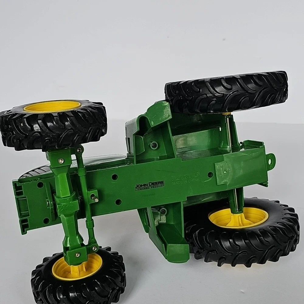 John Deere Tough Tractor 1/16 Scale Diecast Hood Farm Toy  ERTL Large 1601